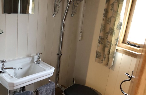Clitheroe Casa | Luxury Shepherd's Hut with Stunning Views