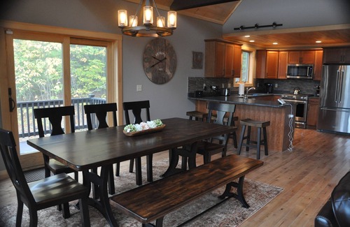 Sunday River Area Casa | Nuevo Chalet de esquí de lujo a solo 4 millas de Sunday River, para 10 personas