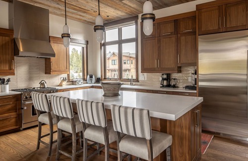 Spanish Peaks Cabina | Luxury Ski-in/Ski-out Spanish Peaks Home; Pet Friendly with Private Hot Tub!