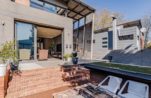 Lynnwood Ridge Casa | Luxury Smart 3bed Home