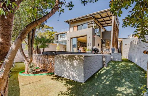 Lynnwood Ridge Casa | Luxury Smart 3bed Home