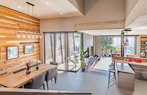 Lynnwood Ridge Casa | Luxury Smart 3bed Home