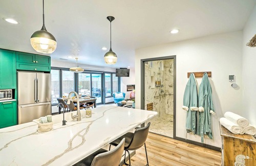 Hastings Apartamento | Luxury Spa Retreat: Private Courtyard & More!
