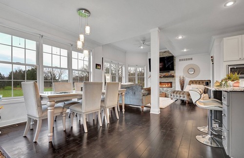 Shaftsburg Casa | Luxury Spacious 5-bedroom house with fitness room, pingpong, deck in Okemos