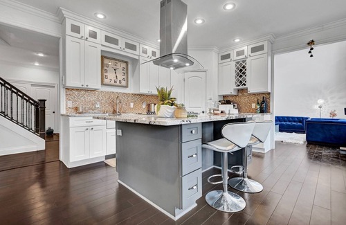 Shaftsburg Casa | Luxury Spacious 5-bedroom house with fitness room, pingpong, deck in Okemos