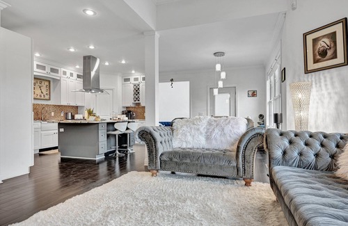 Shaftsburg Casa | Luxury Spacious 5-bedroom house with fitness room, pingpong, deck in Okemos