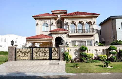Lahore Villa | Luxury Spanish Villa Close to Raya Fairways Commercial