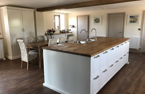 Wimbolds Trafford Casa | Luxury Stunning 5 Bed Barn Conversion Near Chester
