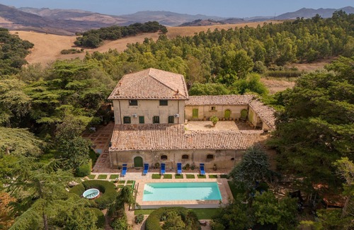 Bouvet Island Villa | Luxury, suites, nature, pool, Jacuzzi, park