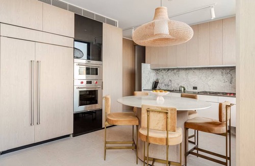 Redfern Apartamento | Luxury Sydney Penthouse – 3 Bed, 3 Bath, 3 Car | Near Crown St & CBD