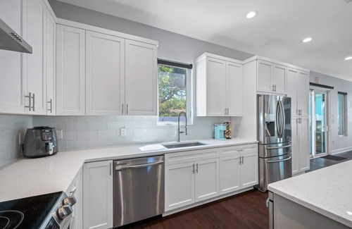 Riverside Heights Cabaña | Luxury Tampa Home w/ Pool, Jacuzzi & Amenities