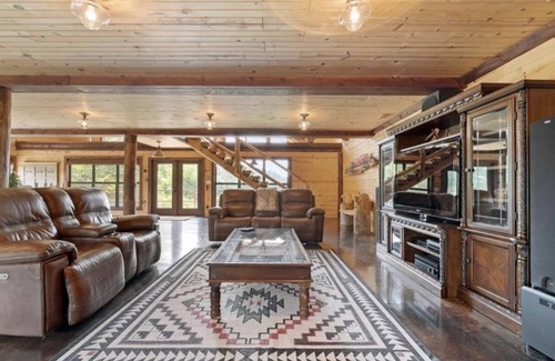 Talisheek Casa | Luxury Three Story Cabin on the River