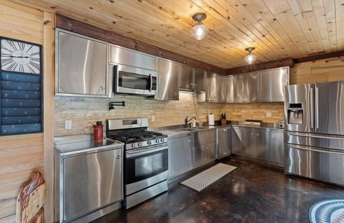 Talisheek Casa | Luxury Three Story Cabin on the River