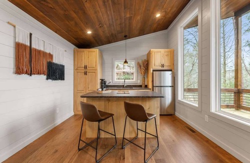 Cashes Valley Casa | Luxury Tiny Home - Hot Tub
