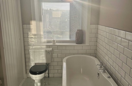 Rastrick Casa | Luxury Town Centre Home, 1 Minute From the Train Station
