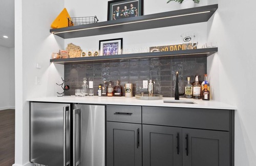 Ashwaubenon Casa | Luxury Townhome in Exclusive Titletown District