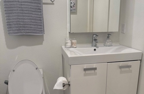 Cedars Apartamento | Luxury Townhome with Private Rooftop & Jacuzzi