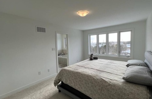 Barrie Casa | Luxury Townhouse in Barrie