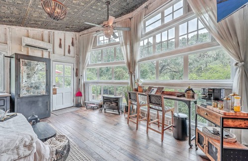 Wadmalaw Island Apartamento | Luxury Treehouse. Pets ok,