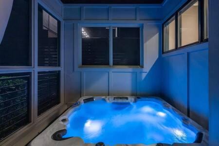 Talbot's Corner Casa | Luxury Urban Mansion with Rooftop Deck