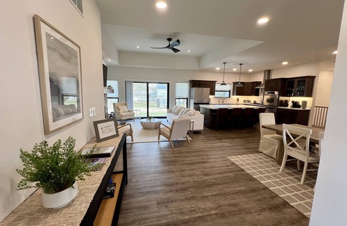 Lake Geneva Casa | Luxury vacation home just a 16-minute walk to Downtown and Riviera Beach