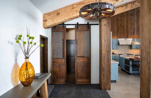 Truckee Casa | Nuevo listado: remodelación completa, bañera de hidromasaje, pozo de fuego, perfecto para 2 parejas o 1 familia