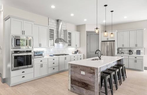 Baldy Mountain Casa | Luxury|Views|Hot Tub|Free Bus Route