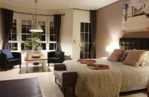 Los Valientes Villa | Villa de lujo de 5 estrellas con 6 dormitorios, 4 baños y piscina privada.
