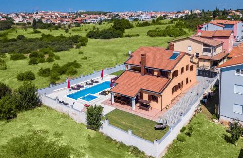 Valdebek Villa | Luxury villa Hedone with pool & whirpool in Pula near the beach