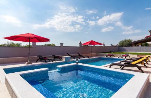 Valdebek Villa | Luxury villa Hedone with pool & whirpool in Pula near the beach