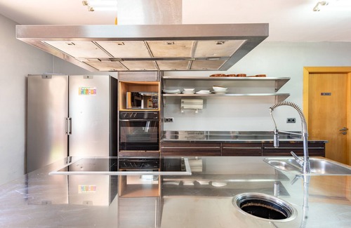 Vila-Seca Villa | ¡Villa de Lujo en Cambrils con Piscina, Padel, futbol, wifi y Más!