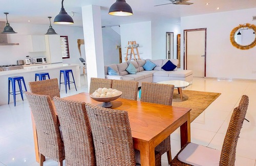 Port Vila Villa | Luxury villa on the beach!