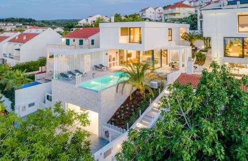 Sutivan Casa | Luxury "Villa Pax" with heated infinity-pool, 8 sleeps