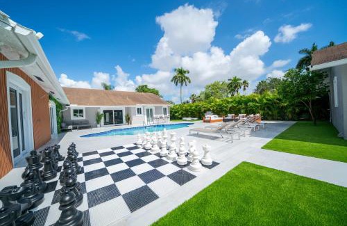 Golden Glades Casa | Luxury Villa Serena Heated Pool 15 min to Beach
