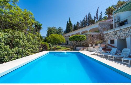 Mijas Villa | Luxury villa with tennis & pool