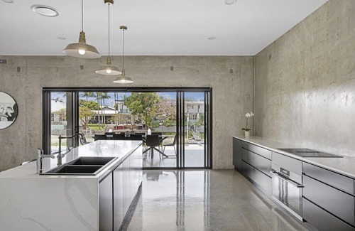 Broadbeach Waters Casa | Luxury Villas Urban Hideaway - Stay 5 Pay 4 winter special