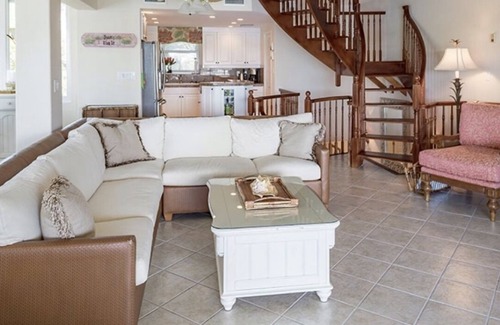 Middle Caicos Casa | LUXURY WATERFRONT TOWNHOUSE 5 MIN WALK FROM BEACH