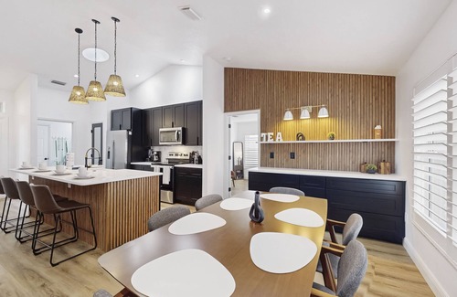 Melbourne Casa | Luxury waterfront home with private pool, hot tub, patio and WIFI