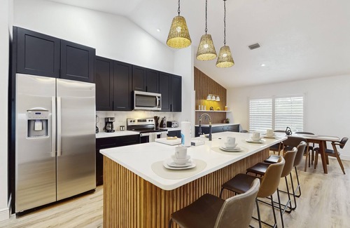 Melbourne Casa | Luxury waterfront home with private pool, hot tub, patio and WIFI