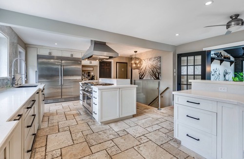Milton Casa | Luxury Waterfront Home Just Outside the City