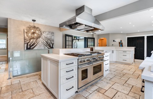 Milton Casa | Luxury Waterfront Home Just Outside the City