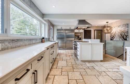 Milton Casa | Luxury Waterfront Home Just Outside the City