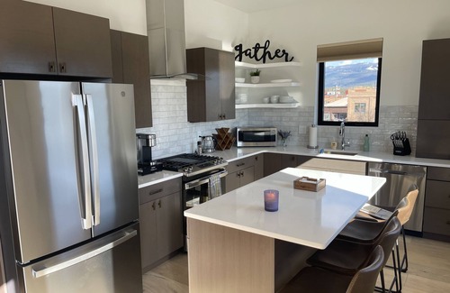 Whitefish Condominio | Luxury Whitefish Penthouse w/Hot Tub on Central Ave