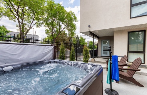 Highland Apartamento | LuxuryDenver 750 Sq. Ft. Private Suite + Hot Tub - Downtown Denver