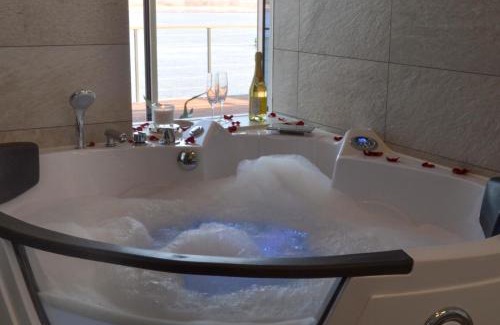Brake Apartamento | Luxuswohnung Pazifik WESER WELLNESS WHIRLPOOL