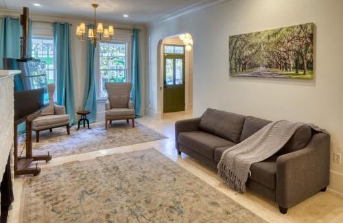 Hitch Village - Fred Wessels Homes Villa | LuxVilla 3 BR-3 BA Villa near River Street