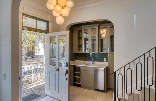 Hitch Village - Fred Wessels Homes Villa | LuxVilla 3 BR-3 BA Villa near River Street