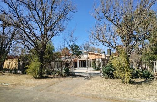 Kroonstad Casa | Luyana guesthouse