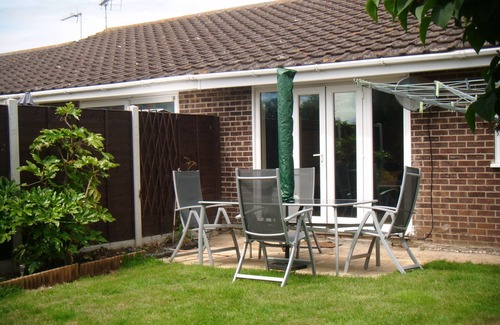 Frinton-on-Sea Casa | Lynbrook Holiday Rental bungalow - sleeps up to 6 people