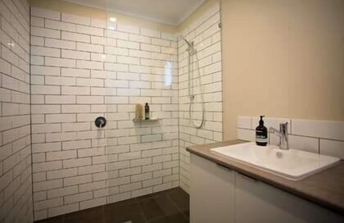 Point Lonsdale Apartamento | LYTTON - CON NUEVA COCINA Y BAÑOS - Y CUBIERTA DE SOL